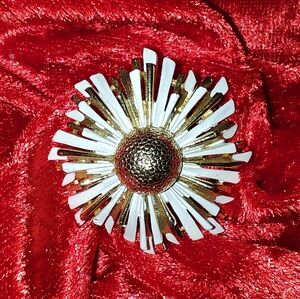 Vintage Lisner Sunburst Brooch In Gold And White Enamel